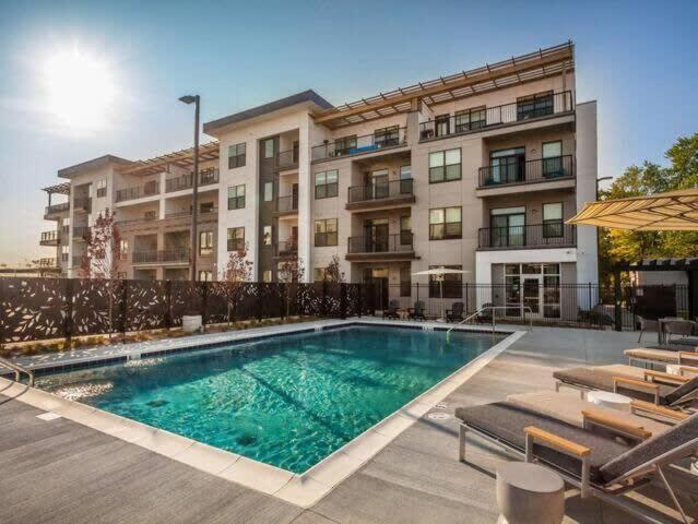 Cozysuites Spacious 2Br Next To Whole Foods Индианаполис Екстериор снимка